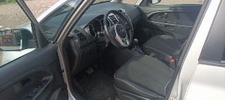 Kia Venga Bj:08-2013 Automatik 1.6-16v 125pk Climatecontrol Stoelverwarming Lichtautomaat 4xElektrische ramen Elektrische-spiegels met verwarming en automatische inklapbaar Privacyglas keyless Entry trekhaak Parkeersensoren mistlampen Metallic Lak picture 13