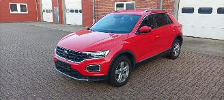 Unfallwagen Volkswagen T-Roc Bj:06-2021 Active 1.5-TSI DSG 150pk Digital Cockpit Navigatie Drive modus Climatecontrol CruiseControl Stoelverwarming stuurwiel met verwarming Privacy glas Trekhaak Full-Led koplampen Led achterlichten zwart dakhemel Blindspot 2021/6