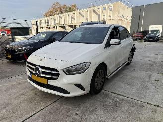 skadebil auto Mercedes B-klasse 200 d AUTOMAAT 150 PK -CAMERA-PDC 2021/4