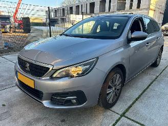 Peugeot 308 1.2 PureTech GT AUTOMAAT-GLAZENDAK-NAVI-CAMERA picture 2