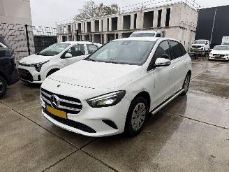 Avarii autoturisme Mercedes B-klasse 200 d AUTOMAAT-NAVI-CAMERA-PDC 2022/11