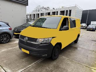 Schadeauto Volkswagen Transporter 2.0 TDI DC 110 KW AUTOMAAT L2H1-PDC-NAVI-CLIMA 2023/7