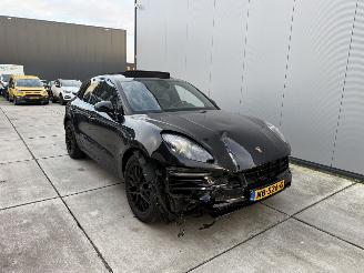 Porsche Macan 3.0 GTS 360 PK -PANO-LUCHTVERING-LEDER-LED picture 2