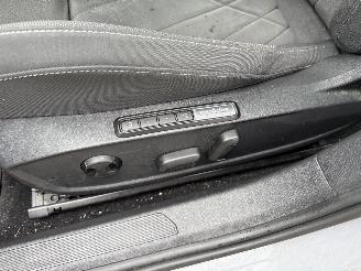 Volkswagen Golf 1.4 eHybrid PHEV STYLE 204PK - NAVI - IQ LIGHT - PDC picture 16