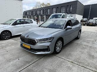 Damaged car Skoda Superb 1.5TSI PHEV Edition CAMERA - LED - NAVI - ACC 2025/5