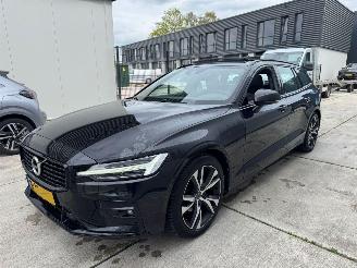 Schadeauto Volvo V-60 2.0 B3 R-DESING-AUTOMAAT-PANO-CAMERA-NAVI 2021/3