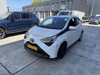 škoda osobní automobily Toyota Aygo 1.0 VVT-i x-Play Limited AIRCO - CENTRAAL - LED 2020/1