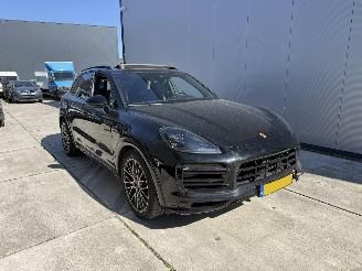 Voiture accidenté Porsche Cayenne 3.0 E-Hybrid Platinum Edition PANO - BOSE - KEYLESS 2023/3