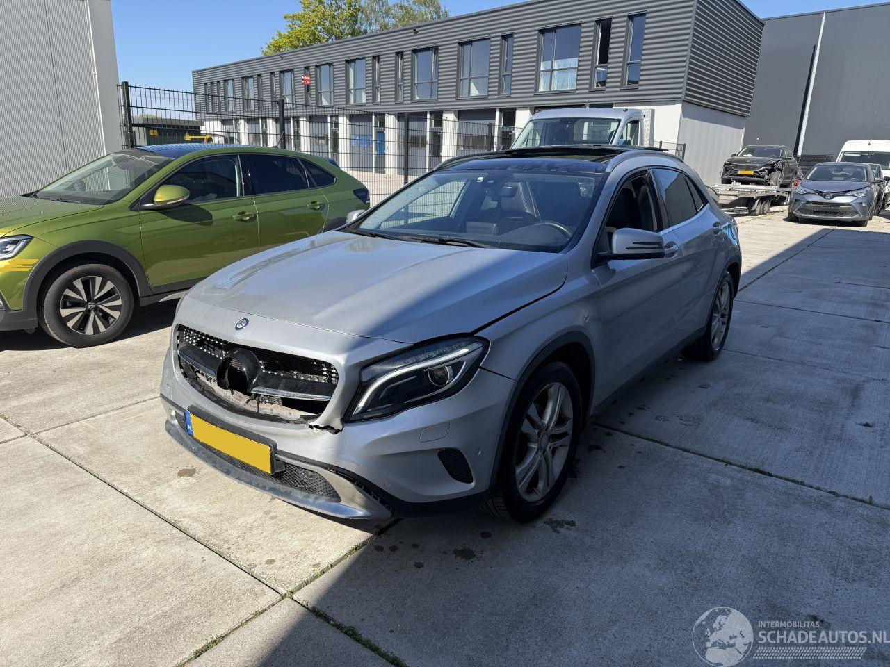 Mercedes GLA 200 d Prestige -AUTOMAAT-PANO-PDC-NAVI