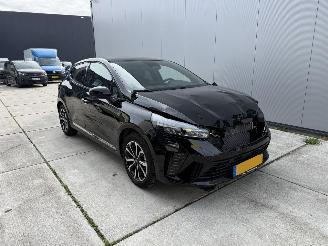 Damaged car Renault Clio 1.6 E-Tech Full Hybrid 145 Techno CAMERA - NAVI - KEYLESS 2025/11