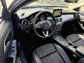 Mercedes GLA 200d PRESTIGE AUTOMAAT-PANO-NAVI-PDC picture 3