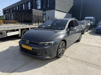 Unfallwagen Volkswagen Golf 1.5 eHYBRID 50 EDITION -HUD-CAMERA-NAVI 2024/10