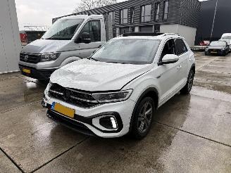 Vaurioauto  passenger cars Volkswagen T-Roc 1.5 TSI R-LINE DSG -PANO-NAVI-CAMERA-PDC 2024/7
