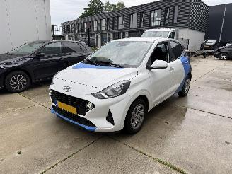 Damaged car Hyundai I-10 1.0 Comfort 67 PK -AIRCO-PDC-CRUISE 2023/2