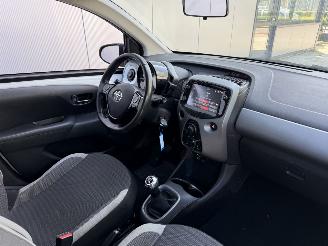 Toyota Aygo 1.0 VVT-i- X-PLAY-CAMERA-NAVI-AIRCO picture 6