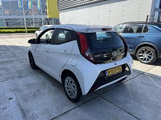 Toyota Aygo 1.0 VVT-i- X-PLAY-CAMERA-NAVI-AIRCO picture 4