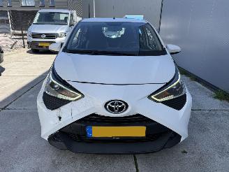Toyota Aygo 1.0 VVT-i- X-PLAY-CAMERA-NAVI-AIRCO picture 14