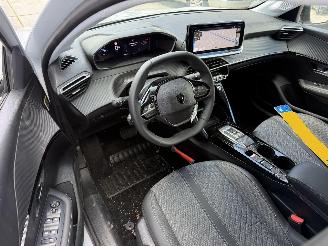Peugeot 208 1.2 Hybrid 110 e-DCS6 Allure-CAMERA-NAVI-CLIMA-PDC picture 3