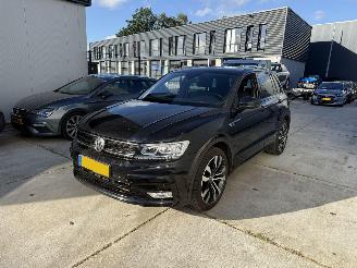 Damaged car Volkswagen Tiguan 2.0 TSI 4Motion Highline 179PK - NAP! - NAVI - LED 2016/6