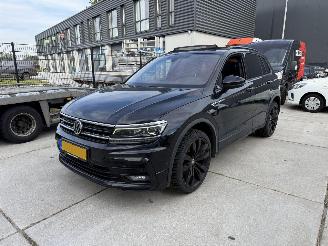 Voiture accidenté Volkswagen Tiguan 1.5 TSI ACT Highline Business R PANO - CAMERA - VIRTUAL 2020/3