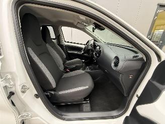 Toyota Aygo X -1.0 VVT-i MT First -CAMERA-AIRCO picture 12