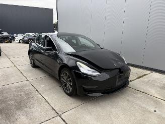 damaged passenger cars Tesla Model 3 LONG RANGE 75 kWh -LEDER-PANO-NAVI-CAMERA-238 PK 2019/12