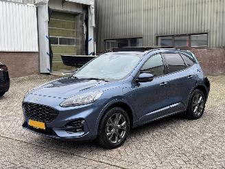 Voiture accidenté Ford Kuga 2.5 PHEV St-Line X Pano 2022/12