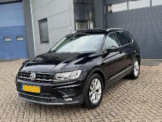 skadebil auto Volkswagen Tiguan 1.4 TSI DSG Pano Highline Virtual Cockpit DynAudio NAP Nederlandse Auto 2017/8