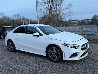 Vaurioauto  passenger cars Mercedes A-klasse A200 AMG Pakket NAP Nederlandse Auto Sfeerverlichting 2020/1