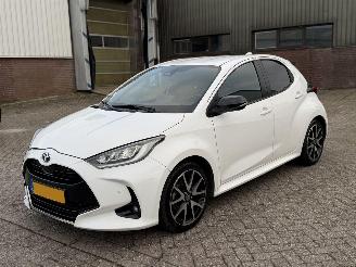krockskadad bil auto Toyota Yaris 1.5 Hybrid Executive NAP Nederlandse Auto Keyless 2021/11