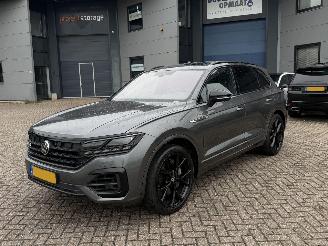 uszkodzony samochody osobowe Volkswagen Touareg 3.0 TSI R 4Motion Hybrid 544Pk Pano DynAudio Sfeerverlichting Head-Up 2021/10
