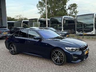 krockskadad bil auto BMW 3-serie 320i M-Pakket NAP! High Executive Schuifdak 2019/11