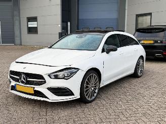 damaged passenger cars Mercedes Cla-klasse 220D Premium Plus Pano Sfeerverlichting 2020/3