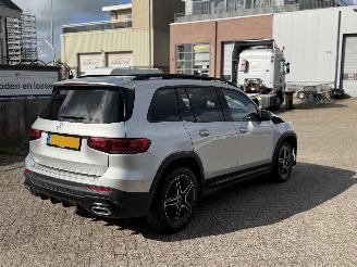 Schadeauto Mercedes GLB 180 AMG Pakket 7Persoons Pano Sfeerverlichting Memory 2021/11