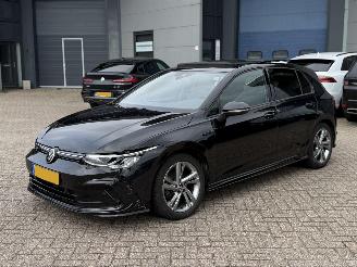 Schadeauto Volkswagen Golf 1.5 eTSI R-Line Pano Automaat 2020/10