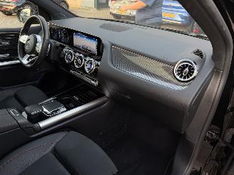 Mercedes B-klasse 180 AMG Pakket NAP Nederlandse Auto! Premium Plus Pano Sfeerverlichting Memory picture 10