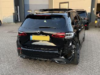 Mercedes B-klasse 180 AMG Pakket NAP Nederlandse Auto! Premium Plus Pano Sfeerverlichting Memory picture 5