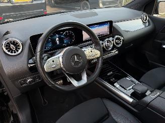 Mercedes B-klasse 180 AMG Pakket NAP Nederlandse Auto! Premium Plus Pano Sfeerverlichting Memory picture 8