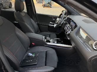 Mercedes B-klasse 180 AMG Pakket NAP Nederlandse Auto! Premium Plus Pano Sfeerverlichting Memory picture 11
