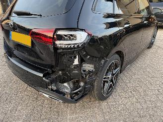 Mercedes B-klasse 180 AMG Pakket NAP Nederlandse Auto! Premium Plus Pano Sfeerverlichting Memory picture 17