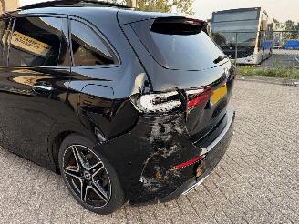 Mercedes B-klasse 180 AMG Pakket NAP Nederlandse Auto! Premium Plus Pano Sfeerverlichting Memory picture 18