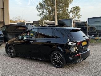 Mercedes B-klasse 180 AMG Pakket NAP Nederlandse Auto! Premium Plus Pano Sfeerverlichting Memory picture 4