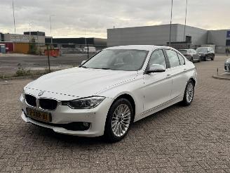 Coche accidentado BMW 3-serie 320D High Executive Harman Kardon 2014/6