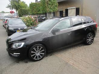 Vaurioauto  passenger cars Volvo V-60 2.4 D6 AWD PLUG-IN HYBRID R-DESIGN 2015/5