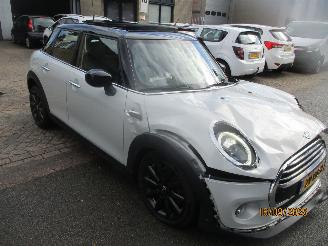 Schadeauto Mini Cooper 1.5 CHILI AUTOMAAT CLIMA NAVI PANO LEDER 2019/9