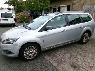 uszkodzony samochody osobowe Ford Focus 1.8 TITANIUM  FLEXI FUEL 2009/4
