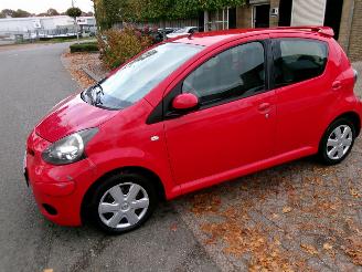 damaged passenger cars Toyota Aygo 1.0-12V COMFORT AIRCO 5 DEURS 2010/3