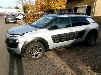 Schadeauto Citroën C4 cactus 1.2 PURETECH BUSINESS CLIMA NAVI PANO 2017/9