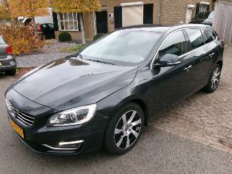 damaged passenger cars Volvo V-60 2.4 D6 AWD PLUG-IN HYBRID SUMMUM 2013/9