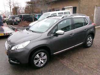 Voiture accidenté Peugeot 2008 1.2 PURETECH ALLURE CLIMA NAVI 2015/6